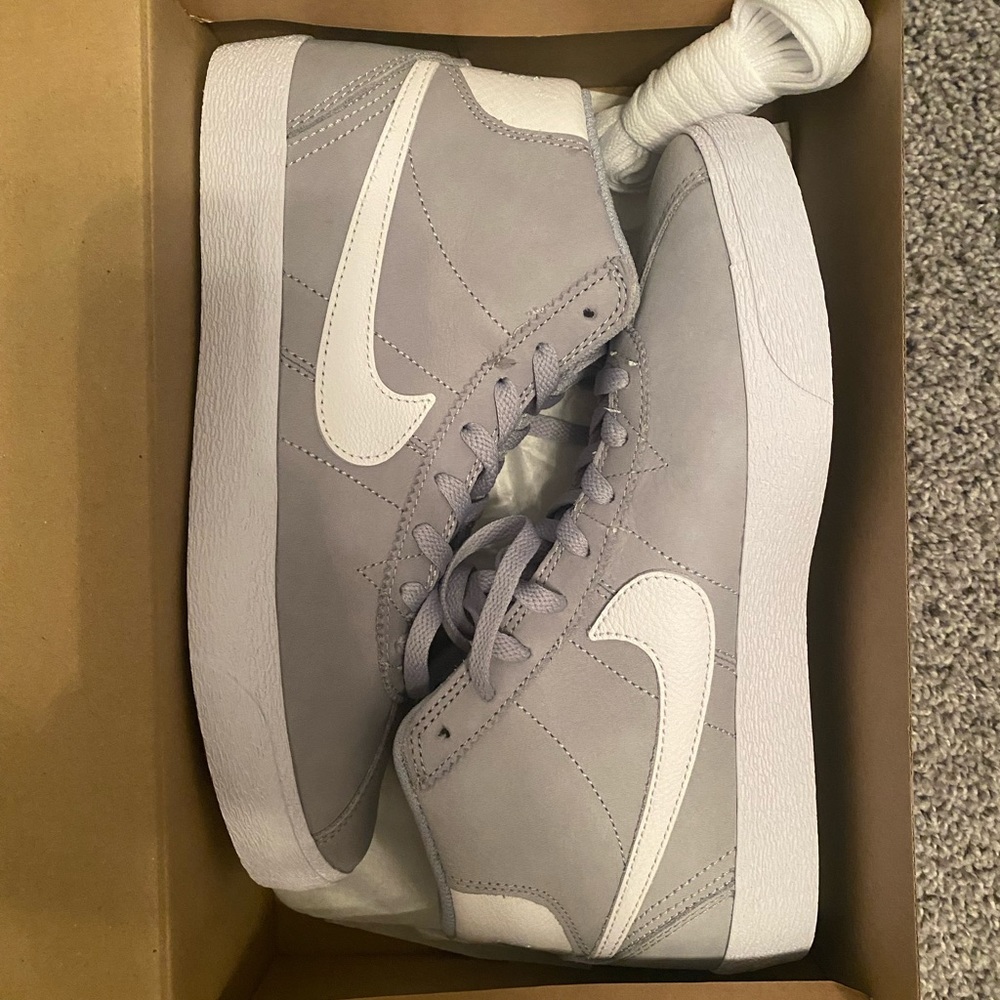 Brand New Nike Bruin Mid